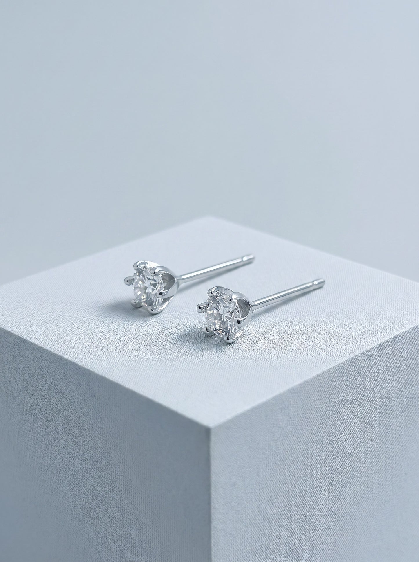 Celand 0.5ct Moissanite Stud Earrings