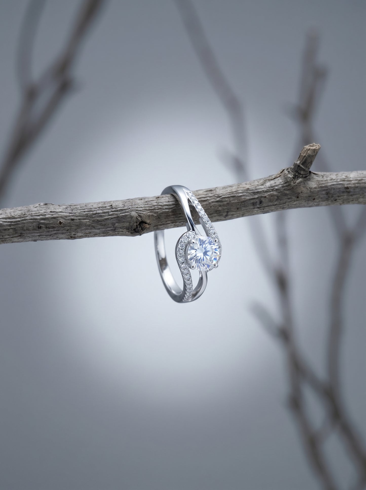 Celand 0.8ct Moissanite Swirl Ring