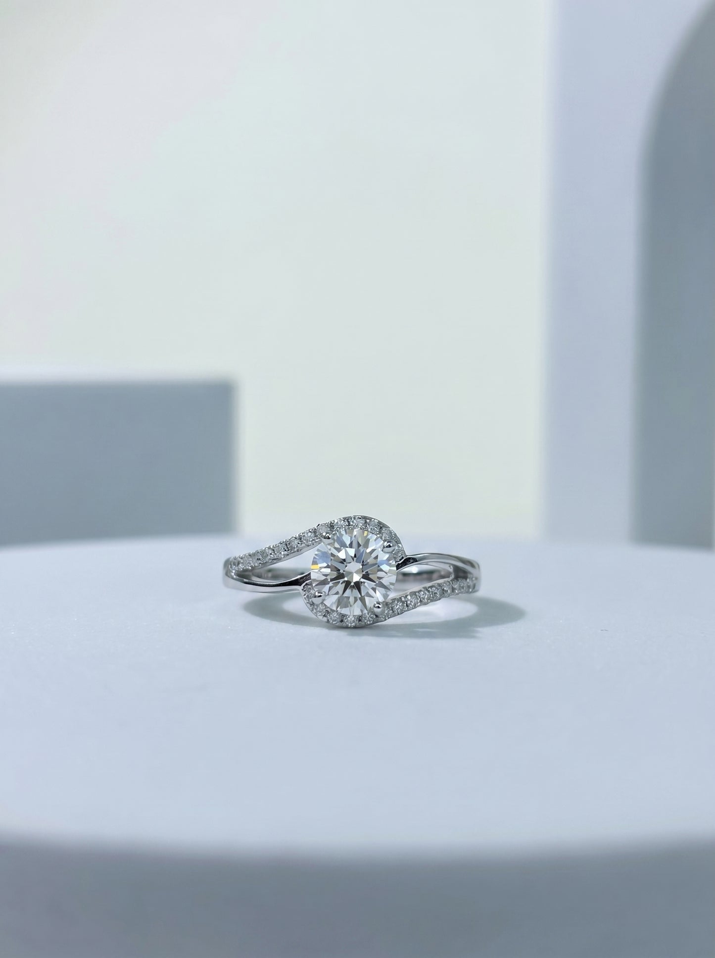 Celand 0.8ct Moissanite Swirl Ring