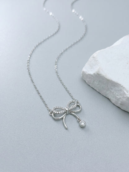 Celand Pavé Moissanite Bow Necklace