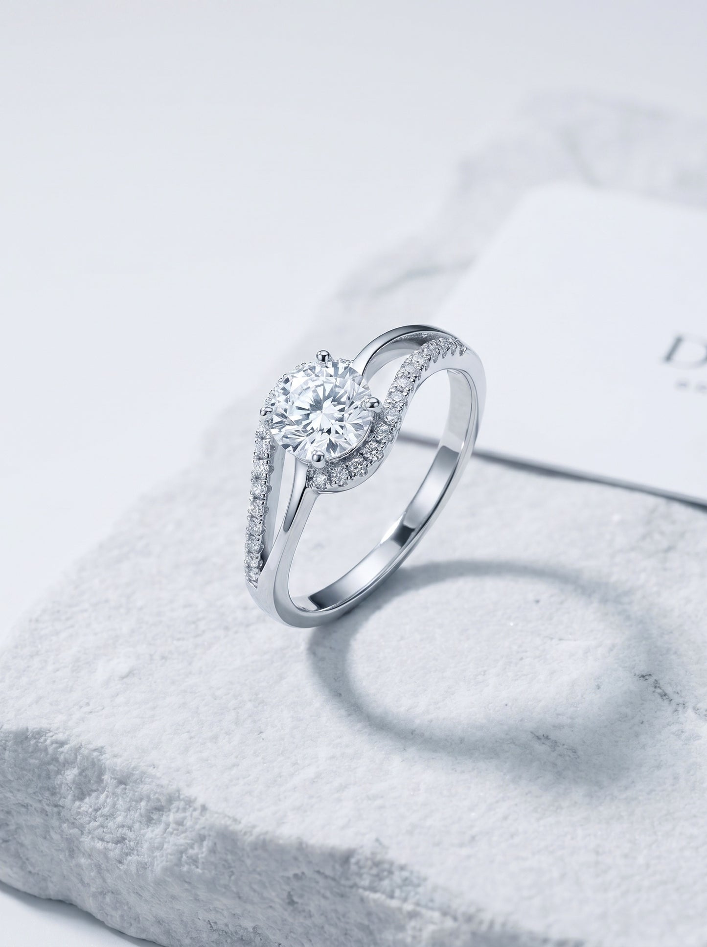 Celand 0.8ct Moissanite Swirl Ring