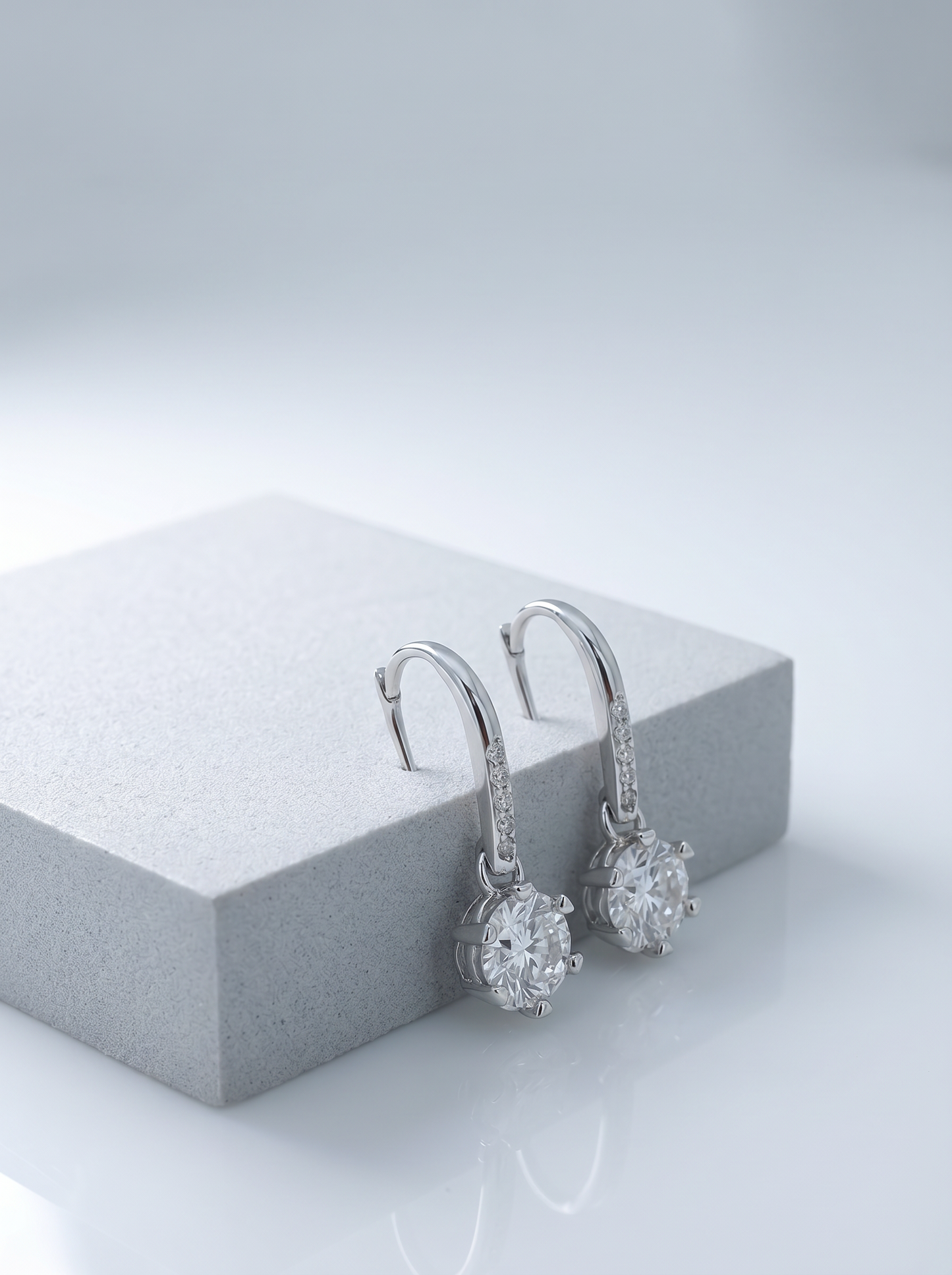 Celand 0.5ct Moissanite Huggie Drop Earrings
